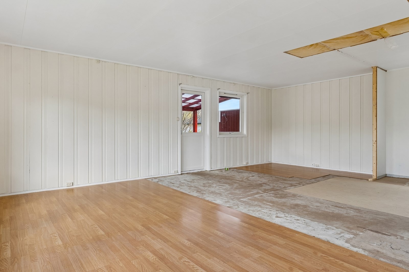 Etter en tidligere forsikringssak er skadene utbedret, men det er ikke lagt nye overflater. Galleribilde