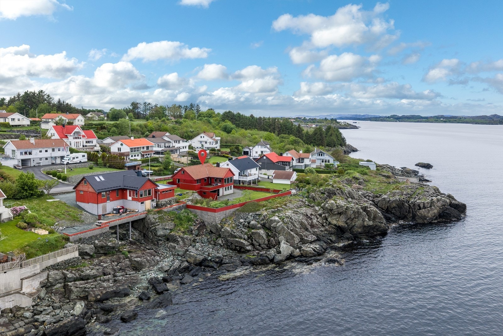 Velkommen til Bråtavegen 58, presentert av Eiendomsmegler 1 Karmøy v/ Ingeborg Gangsøy Pedersen. Foto: Vestbris Galleribilde