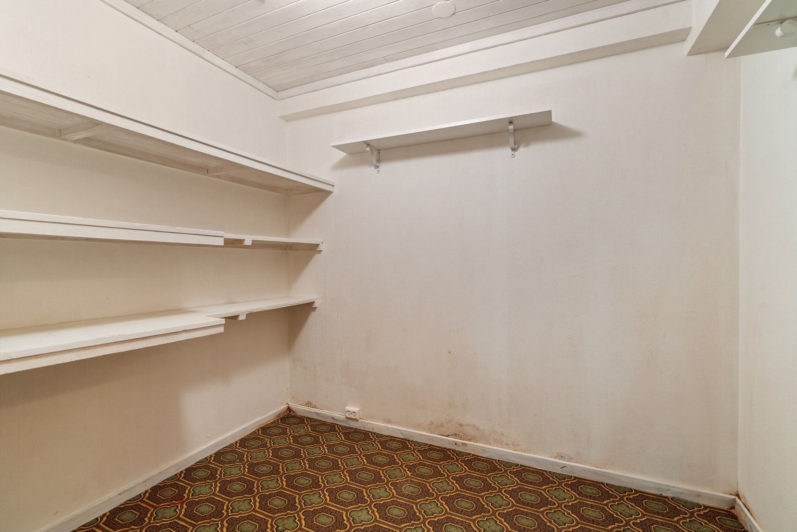 Boligen har to boder i kjelleren som gir rikelig med lagringsplass. Galleribilde