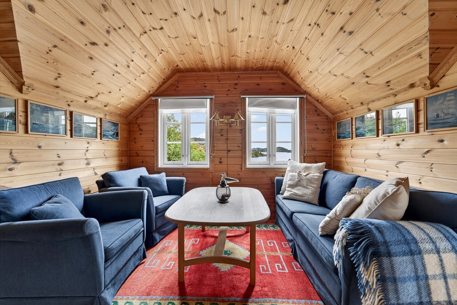 Loftstue hvor man kan nyte utsikten. Galleribilde