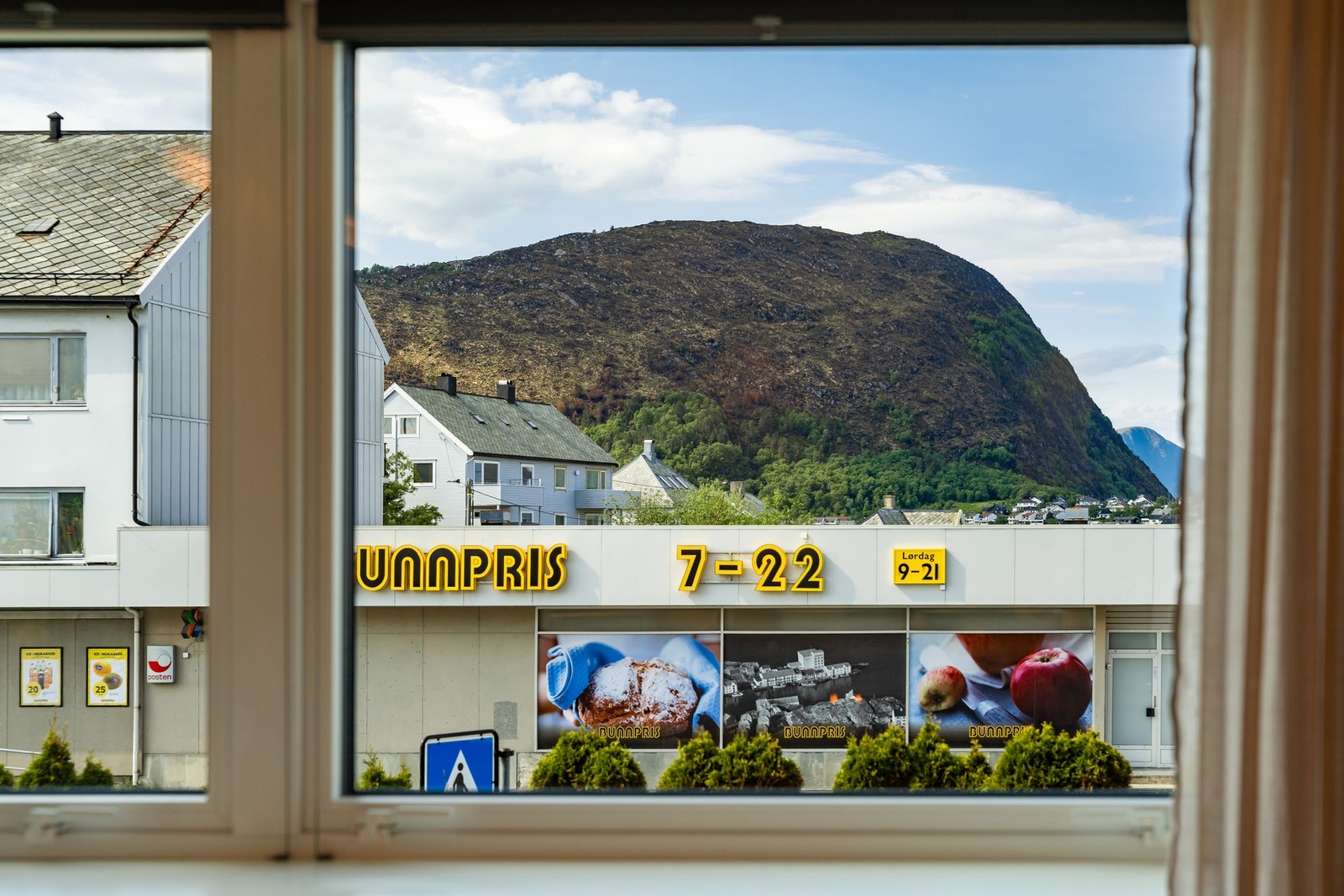 Fra leiligheten er bussforbindelser samt dagligvarebutikk kun et steinkast unna. Galleribilde