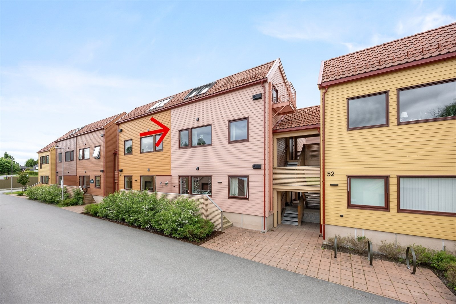 Velkommen til Ladderudjordet 52! En romslig og moderne 4-roms selveierleilighet med garasje i attraktivt område. Fotograf: Espen Edin/ Imageday. Galleribilde