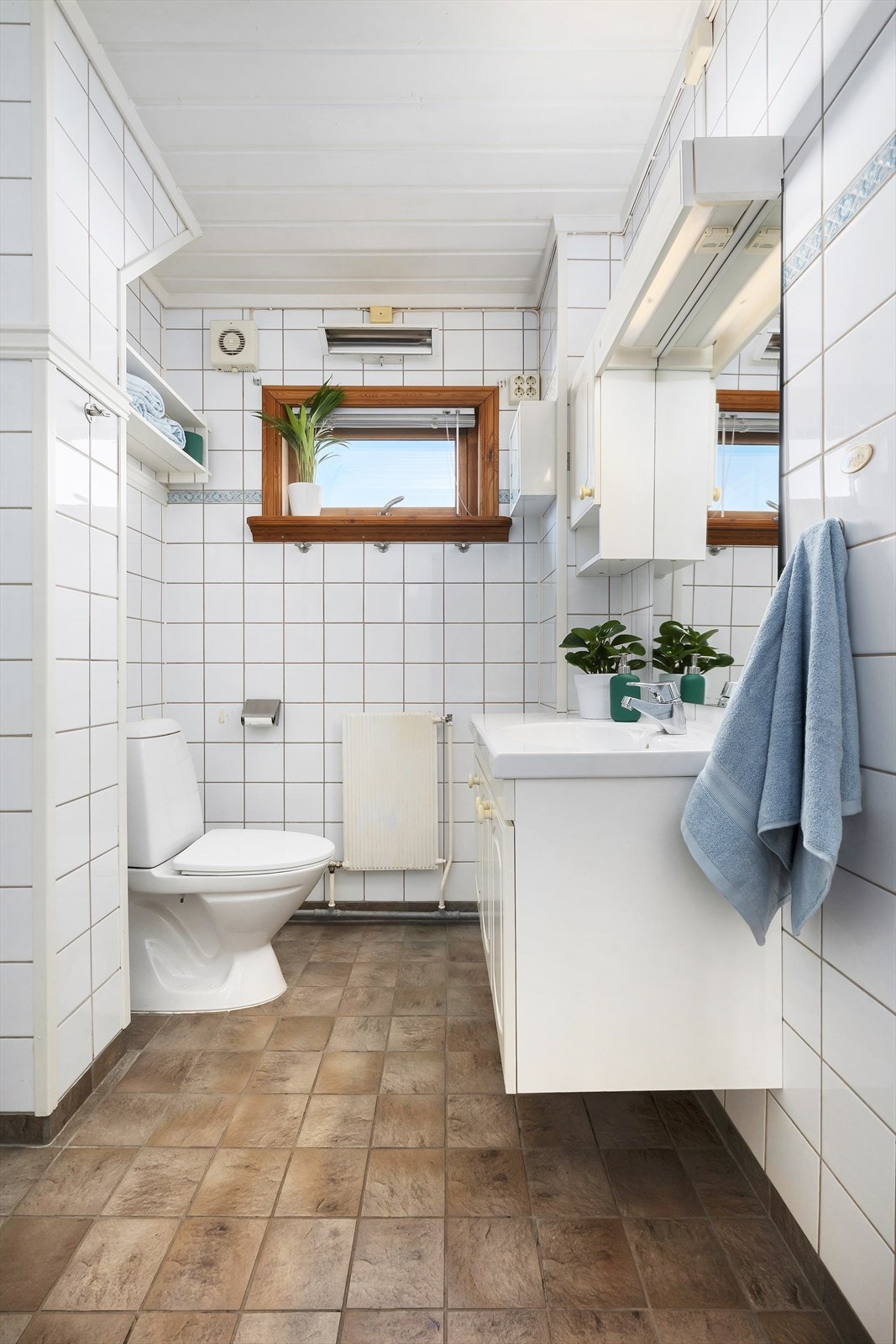 Flislagte vegger og panel i himlingen. Galleribilde