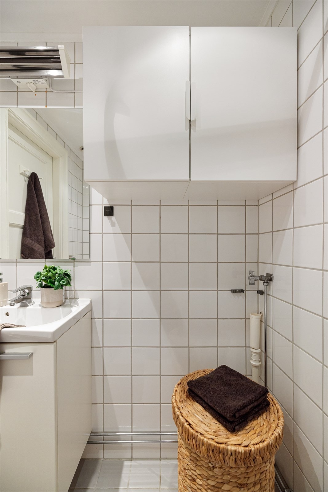 Det er opplegg for vaskemaskin på badet. Galleribilde