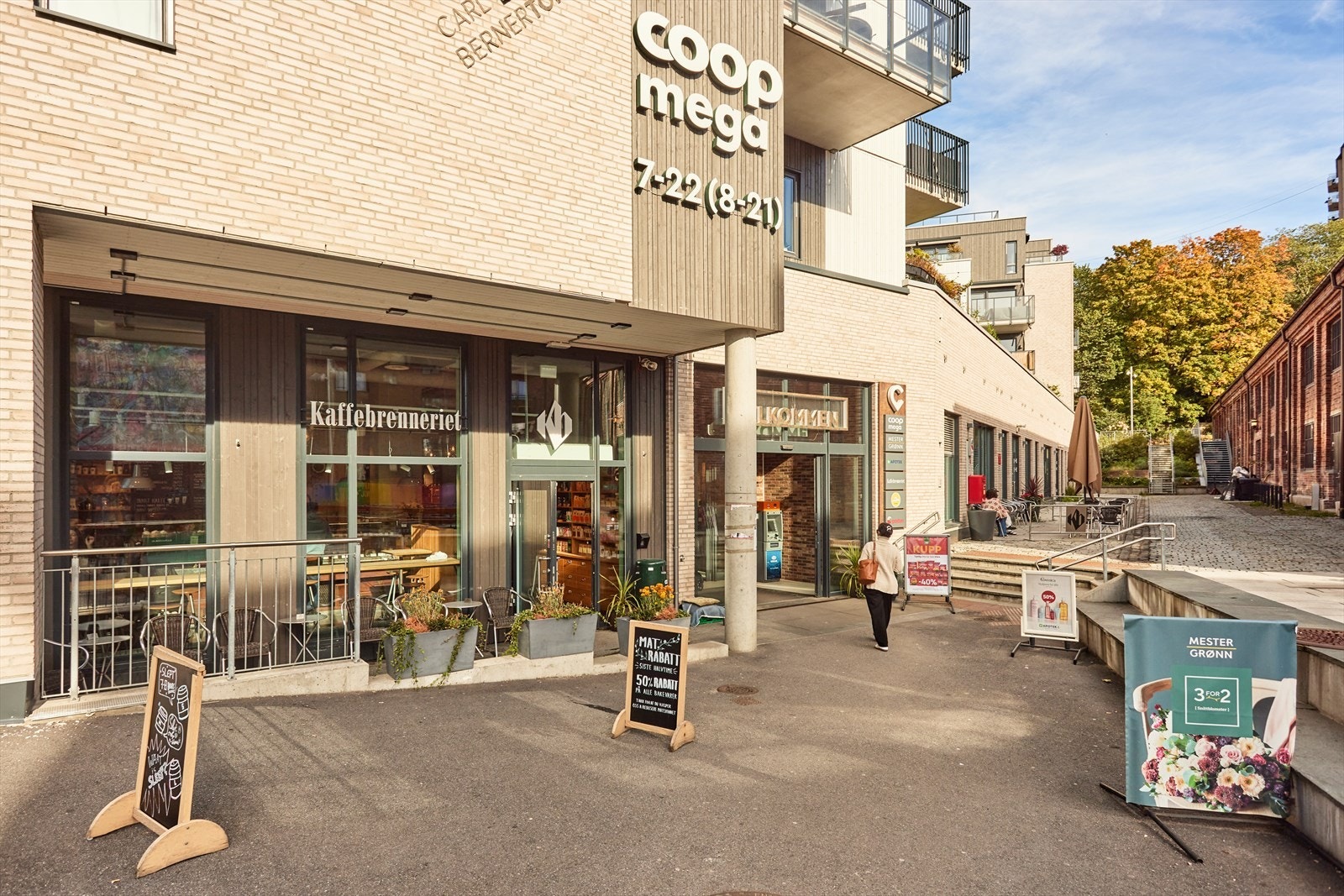 Carl Berner Torg byr på Coop Mega, Mester grønn, Kaffebrenneriet og Apotek1. Galleribilde
