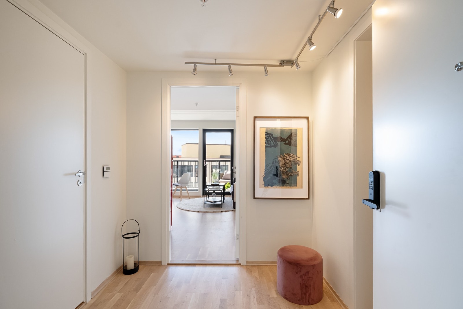 Via felles inngangsparti er det heisadkomst til etasjeplan, men ønsker du å ta trappene kan du stoppe i byggets 8. etasje. Galleribilde