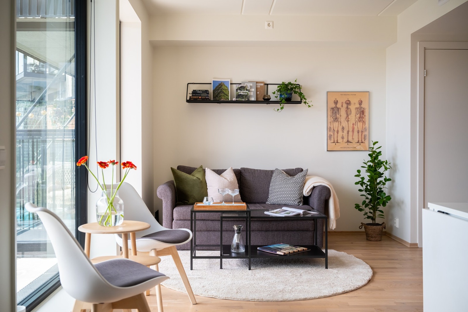 Det er i tillegg plass til spisebord. Galleribilde