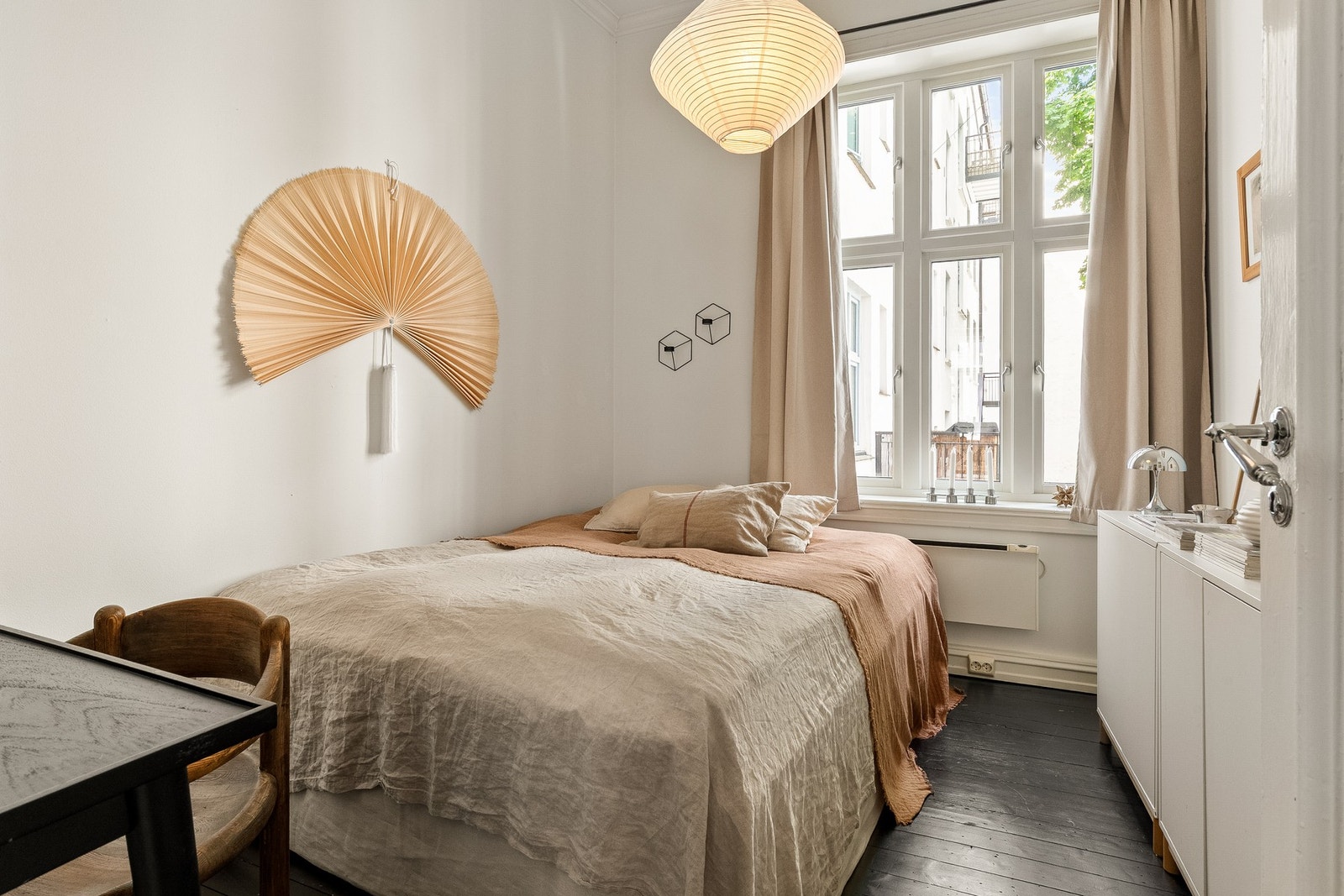Soverom nr. 2 passer perfekt som barneværelse, gjesterom eller kontor. Galleribilde