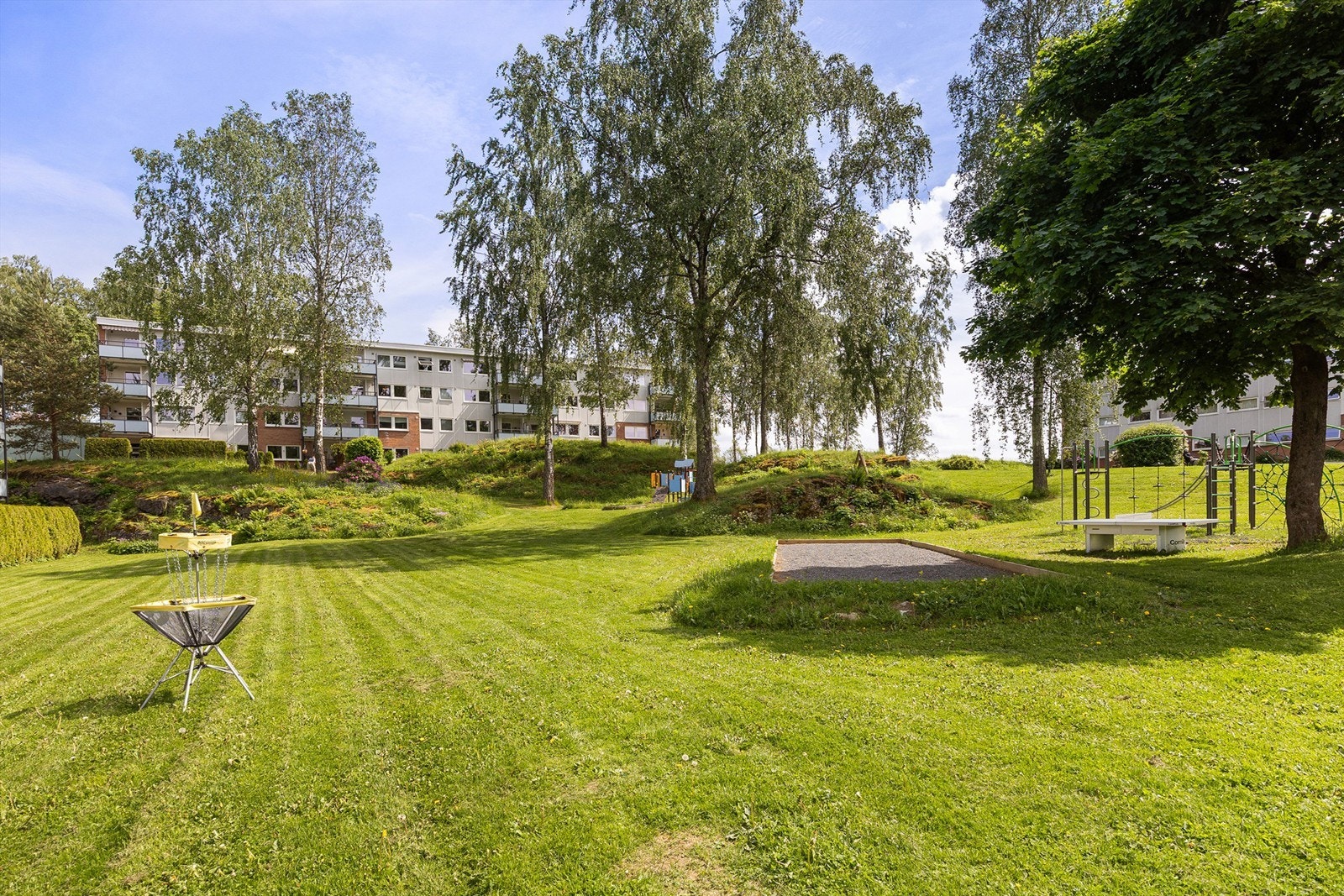 Frisbee nett, petanque-bane og bordtennis-bord Galleribilde