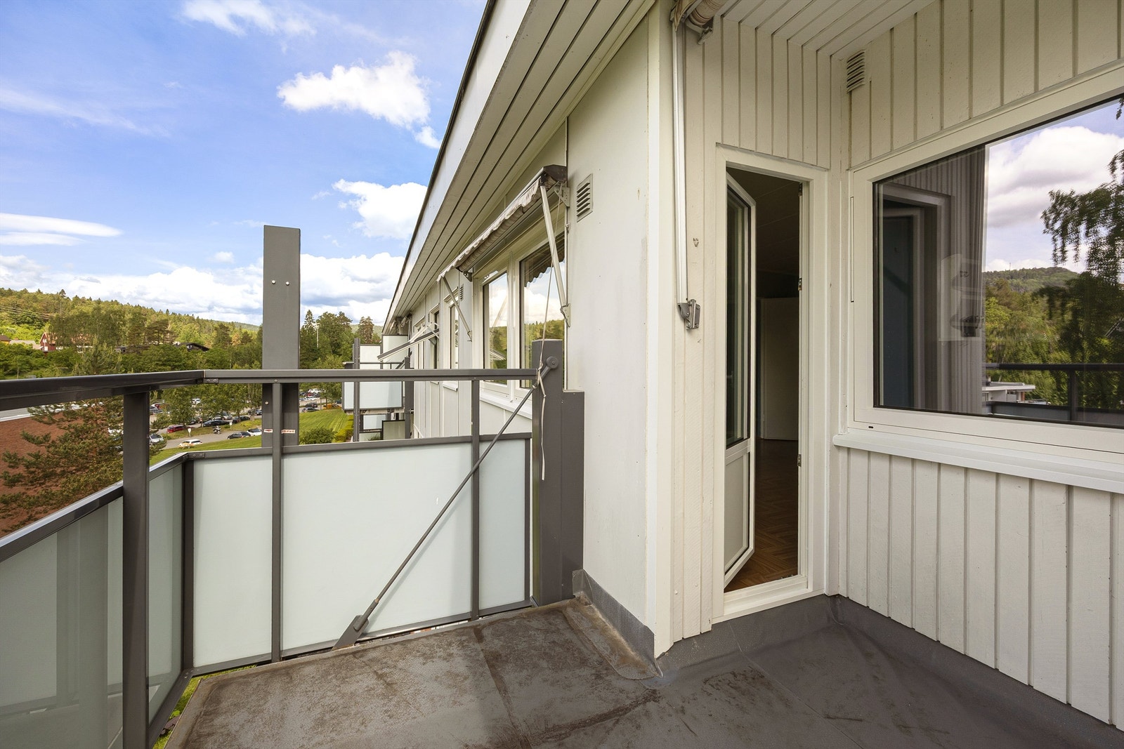 Balkongen er på ca. 6 kvm - Foto: Eiendomsfoto Galleribilde