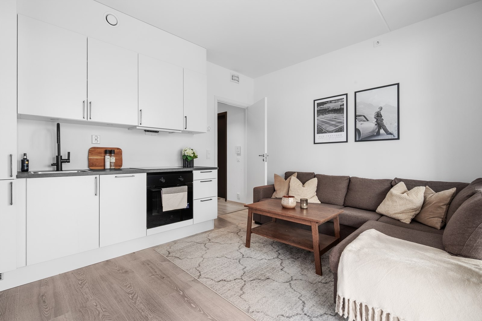 Velkommen til Melhustunet 24B - En moderne og arealeffektiv selveierleilighet beliggende i 1. etasje. Galleribilde
