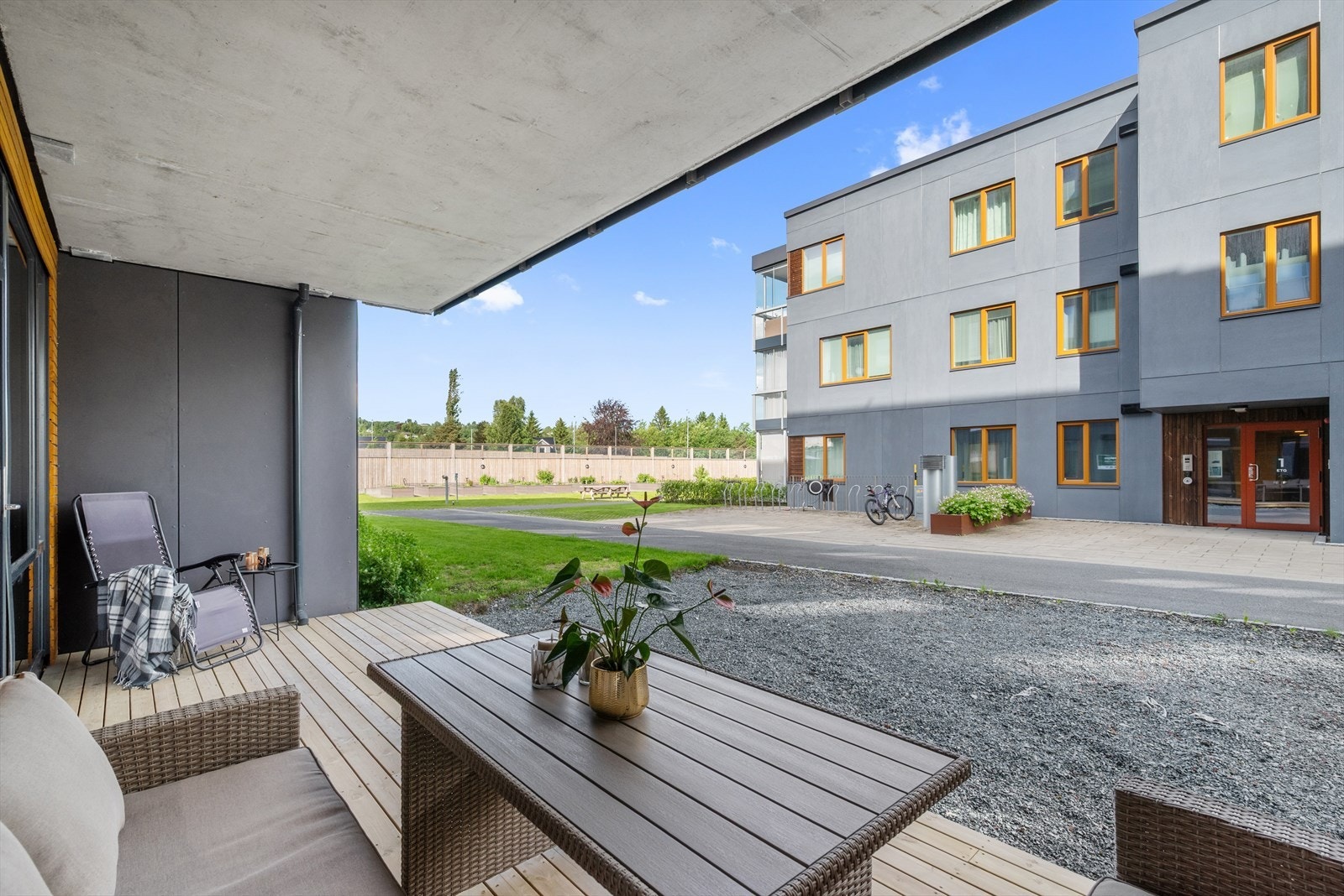 Nabolaget er omtalt som rolig og trivelig, med en god blanding av yngre og eldre beboere - en hyggelig plass å bo! Galleribilde