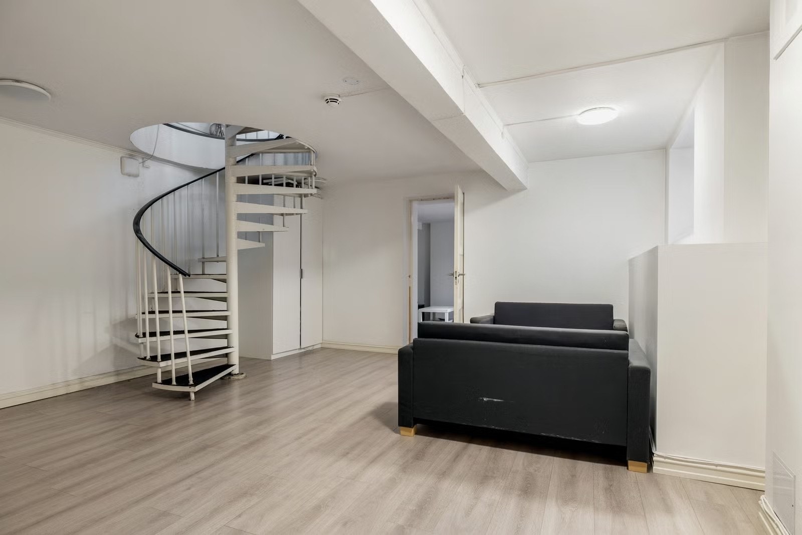 Disponibelt rom. Kan brukes som TV-stue. Galleribilde