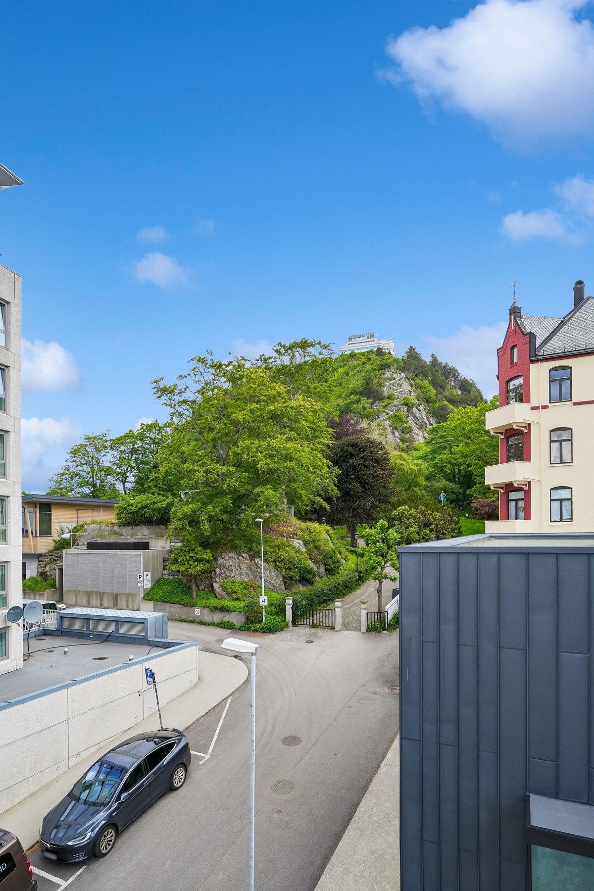 Også Byparken og Fjellstua kan sees direkte fra leiligheten. Galleribilde