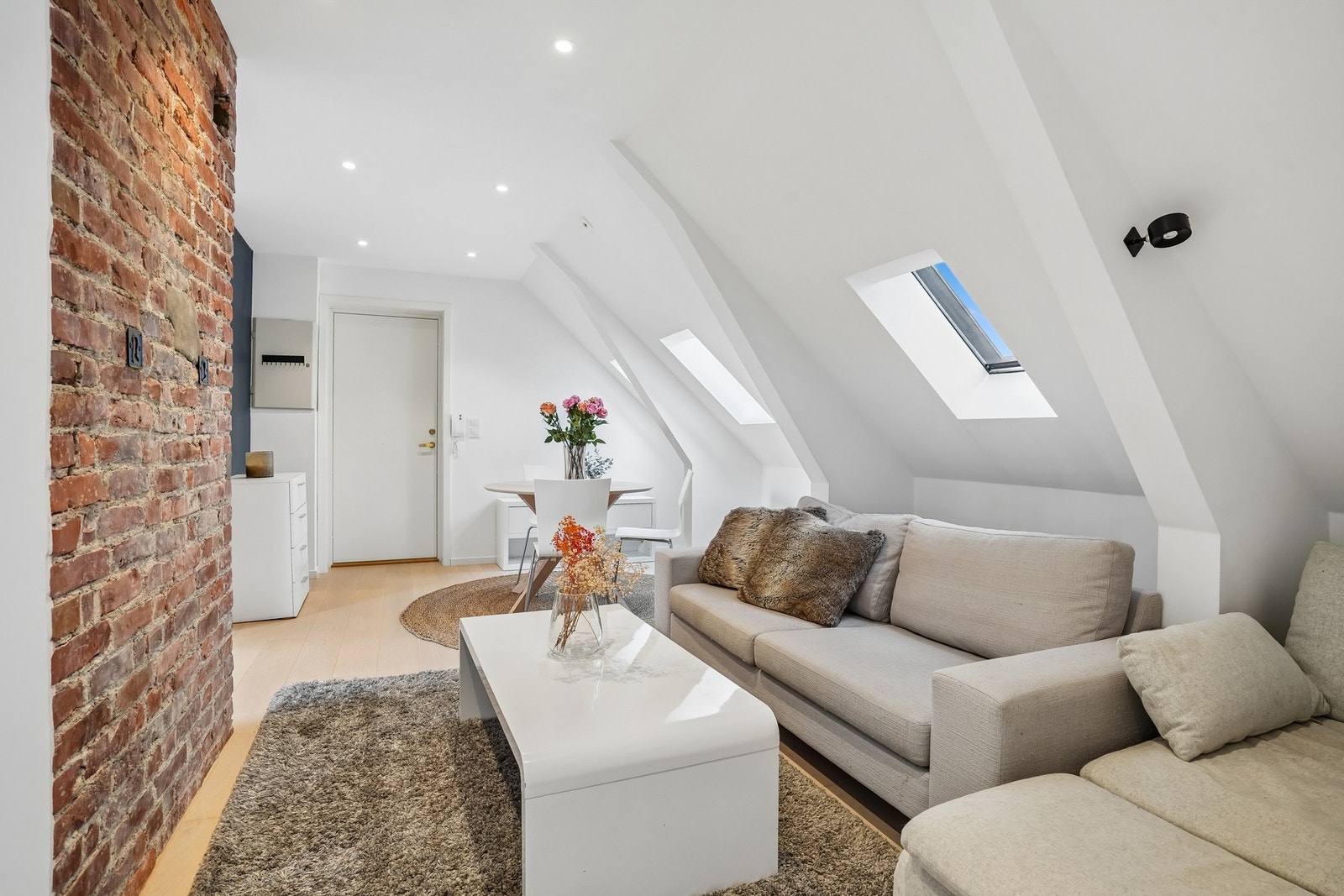 Velkommen til denne lekre toppleiligheten i Lihauggata 8 - boligen presenteres av PrivatMegleren. Foto: EFKT/Marcus Vinjevoll Sætre. Galleribilde