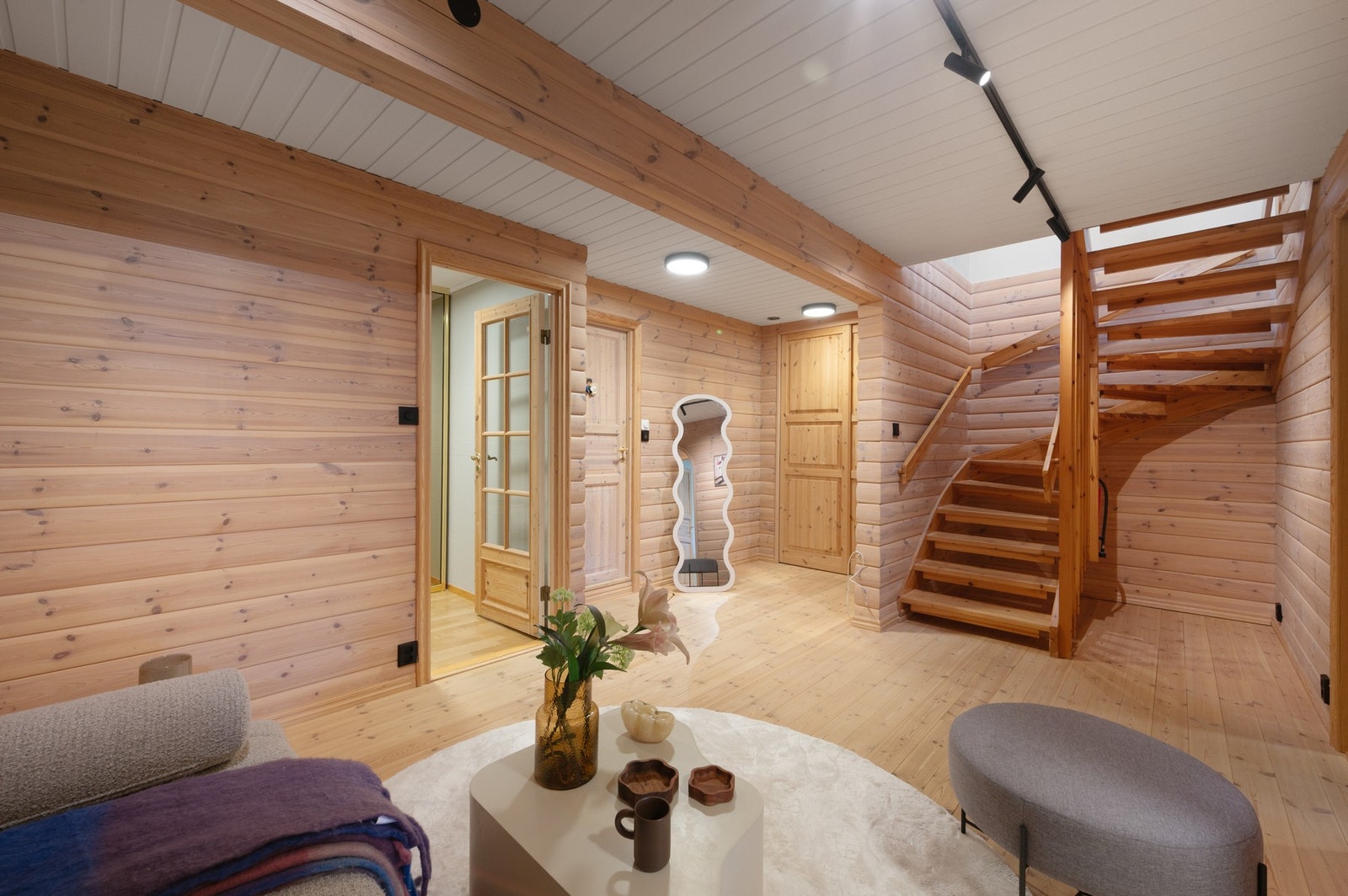 Her har du god plass til å innrede med sofagruppe, og annet møblement man skulle ønske. Galleribilde