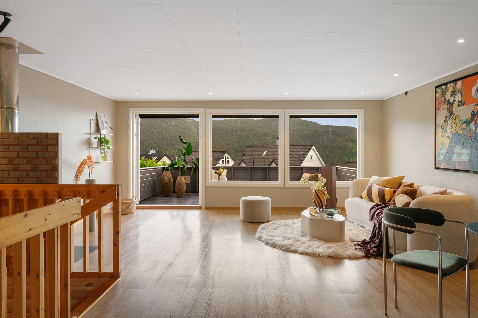 Fra stuen er det utgang til en herlig terrasse på 22,9 m². Galleribilde