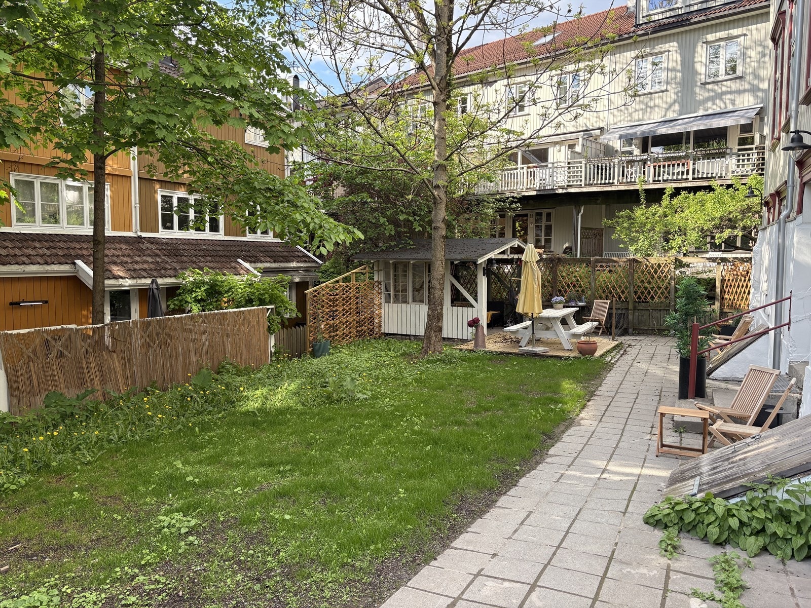 Bakhagen er usjenert og skjermet. Galleribilde
