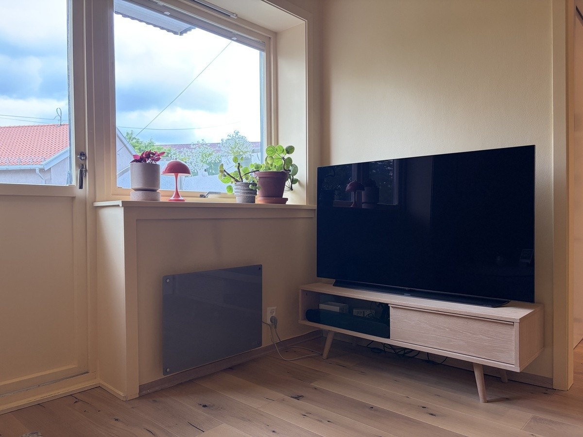 TV og TV-benk følger med. Galleribilde