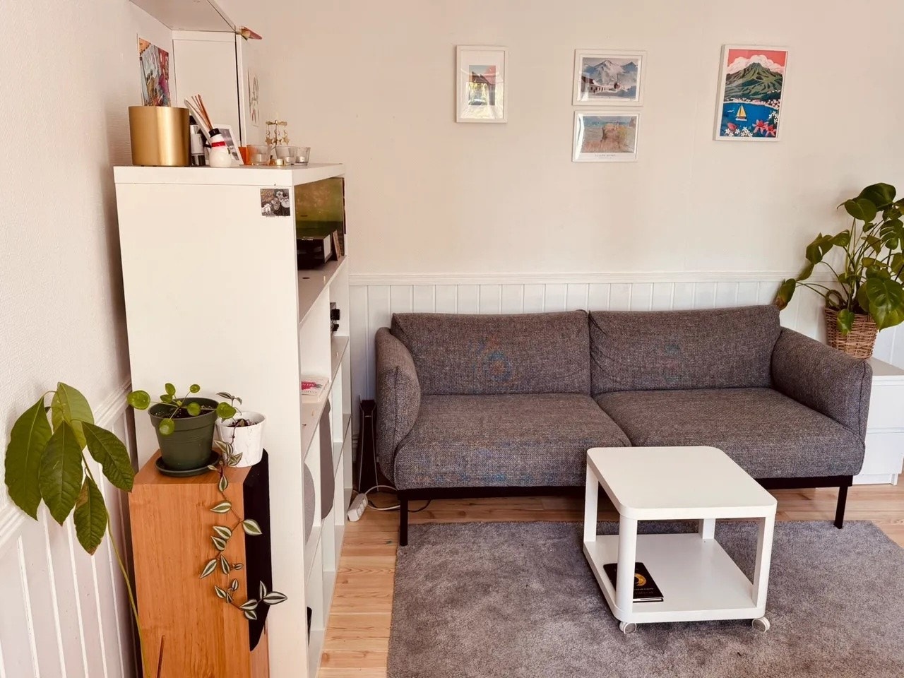 Sofahjørne i stuen. Galleribilde