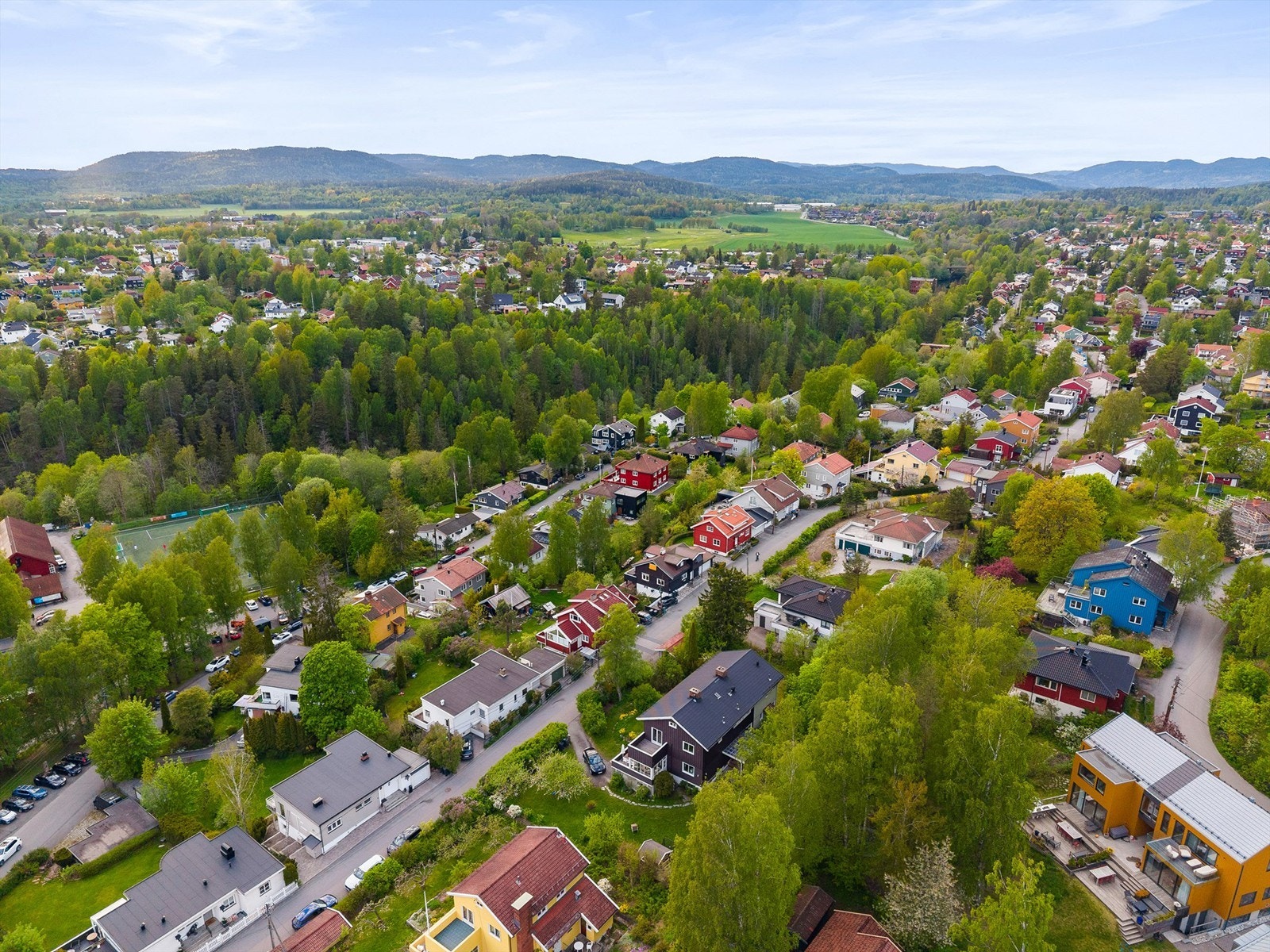 Fra Røa er det kort vei til Nordmarka med turmuligheter sommer som vinter. Galleribilde