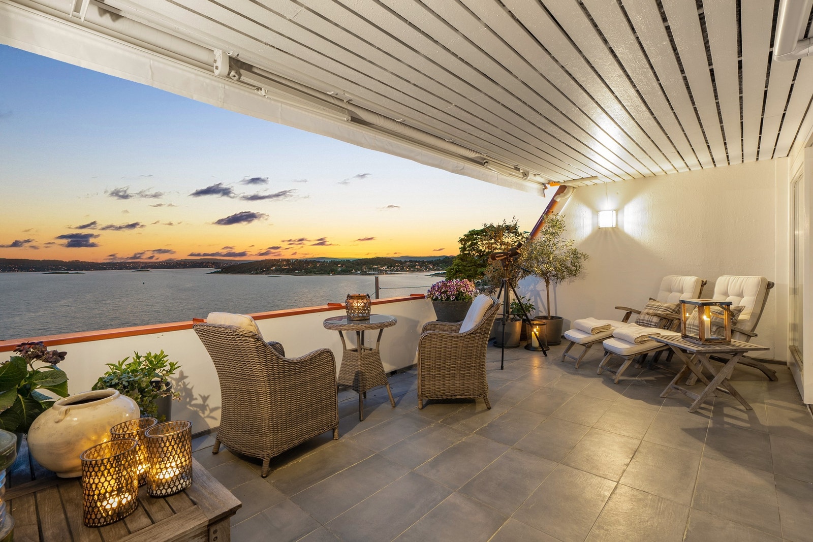 Totalt har leiligheten 41 m² med private, overbygde uteplasser fordelt på to terrasser og en balkong. Galleribilde