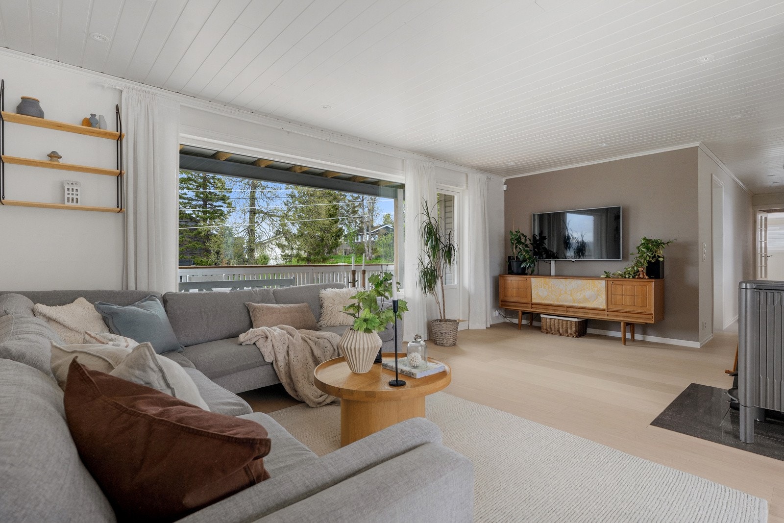 Fra stue er det utgang til to balkonger - en østvendt og en vestvendt balkong! Galleribilde