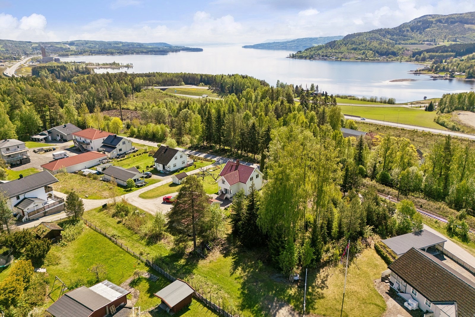 Velkommen til en stor og solrik tomt i Fagerlundvegen 82! Foto: Andreas Ellingsen V/EFKT Galleribilde