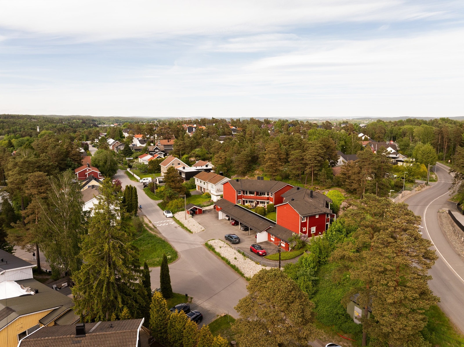 Leiligheten ligger midt mellom Falchåsen og Bratthammeren, et sentrumsnært og historisk ettertraktet boligområde. Galleribilde