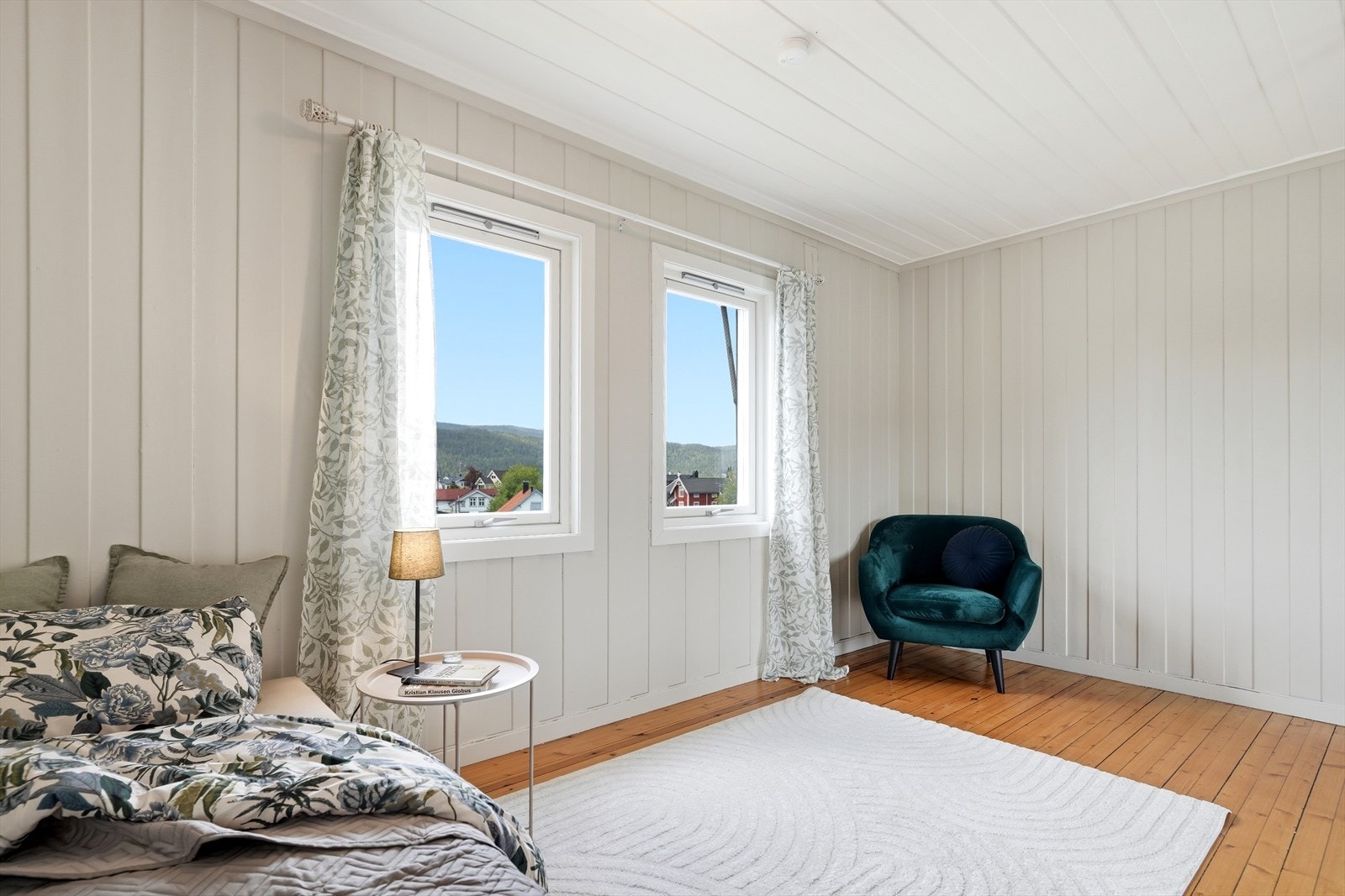 Rommet kan fint benyttes som barnerom, gjesterom eller kontor. Det kan også deles inn i 2 soverom med å sette inn en lettvegg. Galleribilde