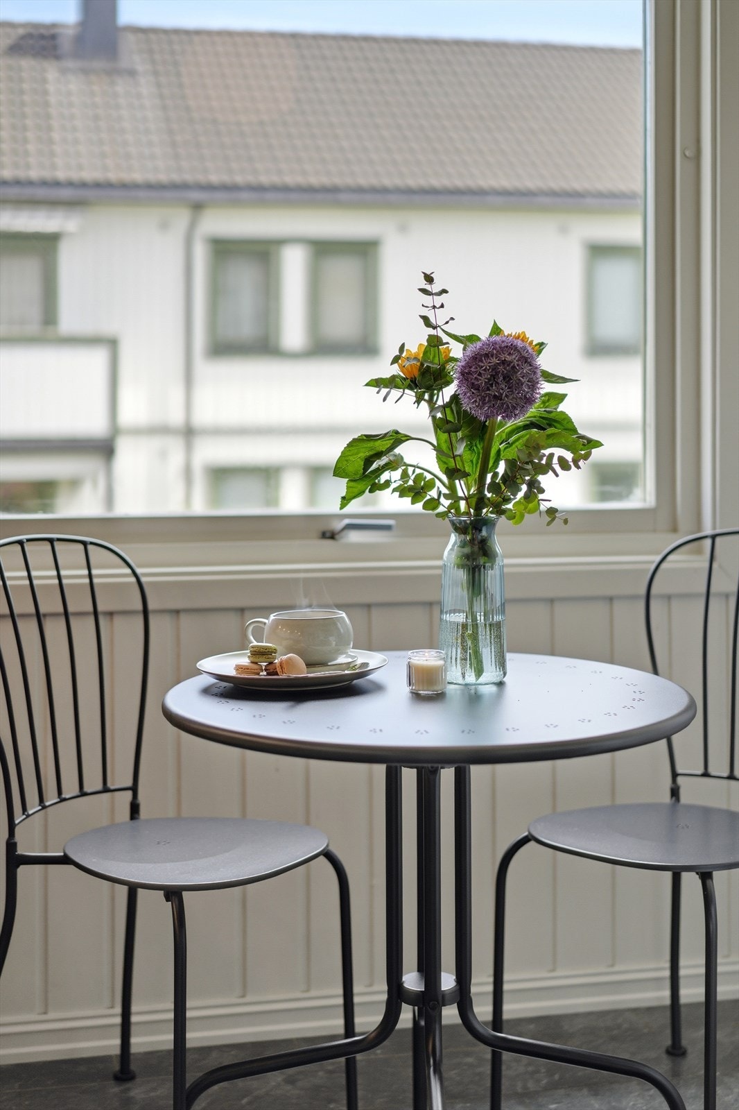Noen av vinduene i leiligheten har 3-lags glass fra 1983, og borettslaget planlegger utskifting. Galleribilde