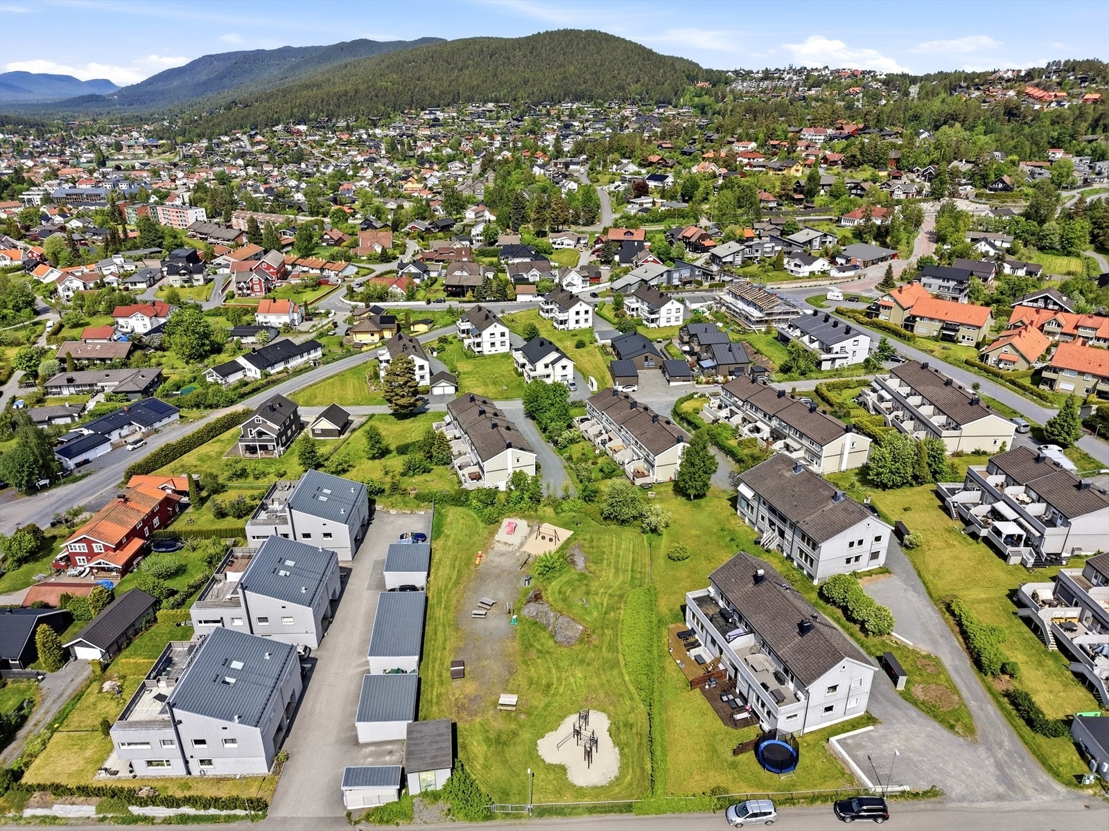 Området er vurdert som veldig trygt, med nærhet til skog og mark. Galleribilde