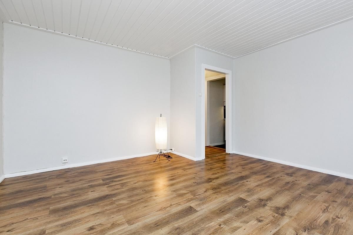 Stuen har god planløsning som gir fleksible møbleringsmuligheter. Galleribilde