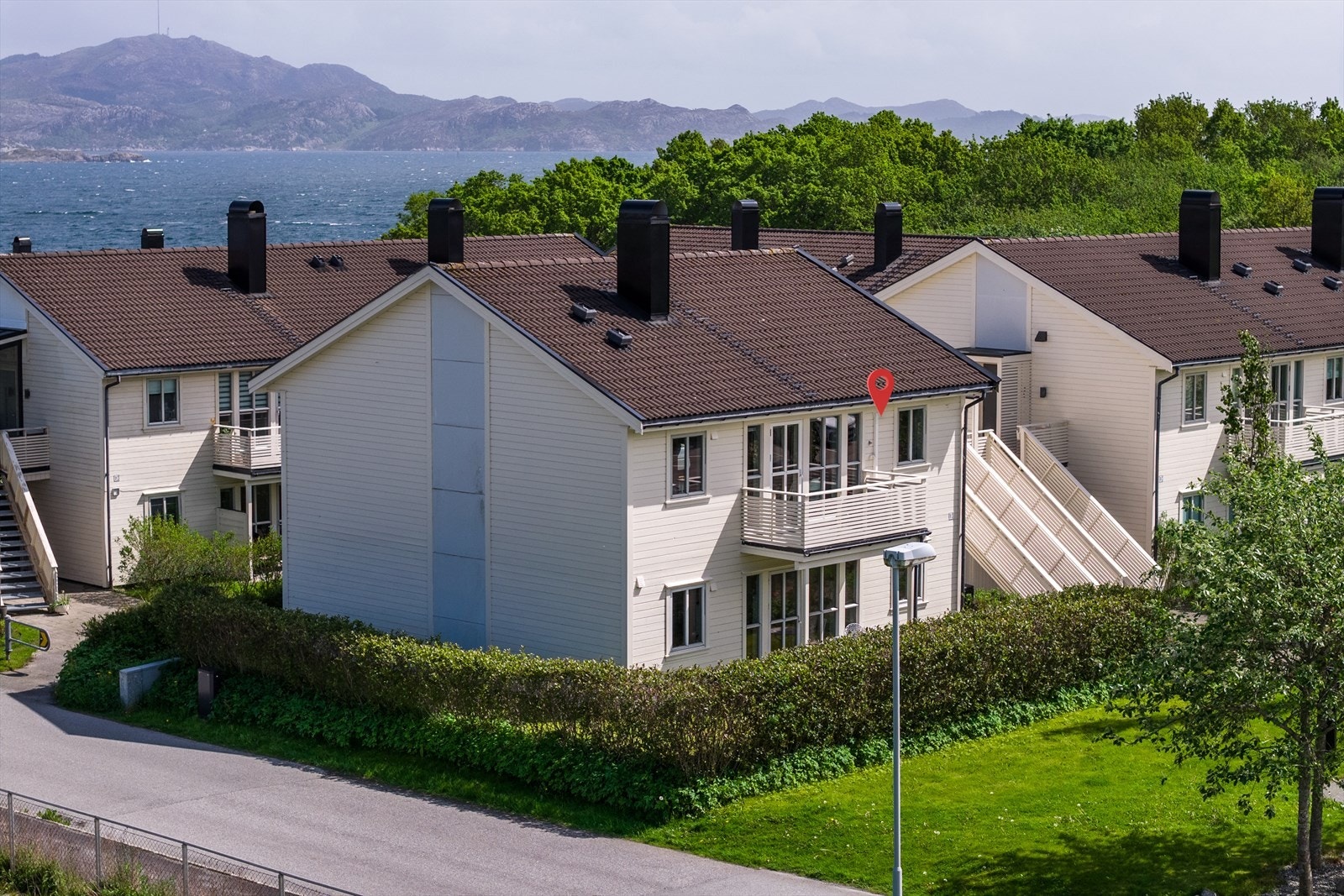 Dette er et område som gjør hverdagen enkel. For barnefamilier er det en kort kjøretur til både skoler og barnehager. Galleribilde