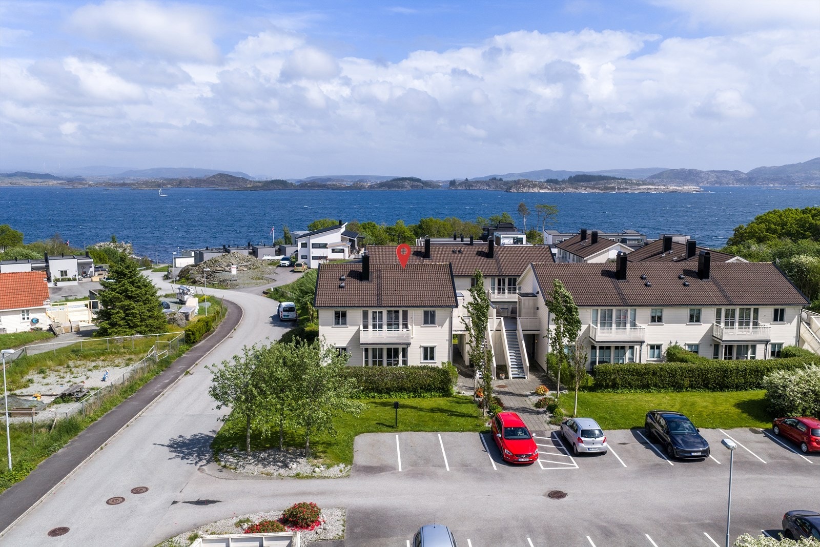 Boligen ligger i et etablert og rolig boligområde. Galleribilde