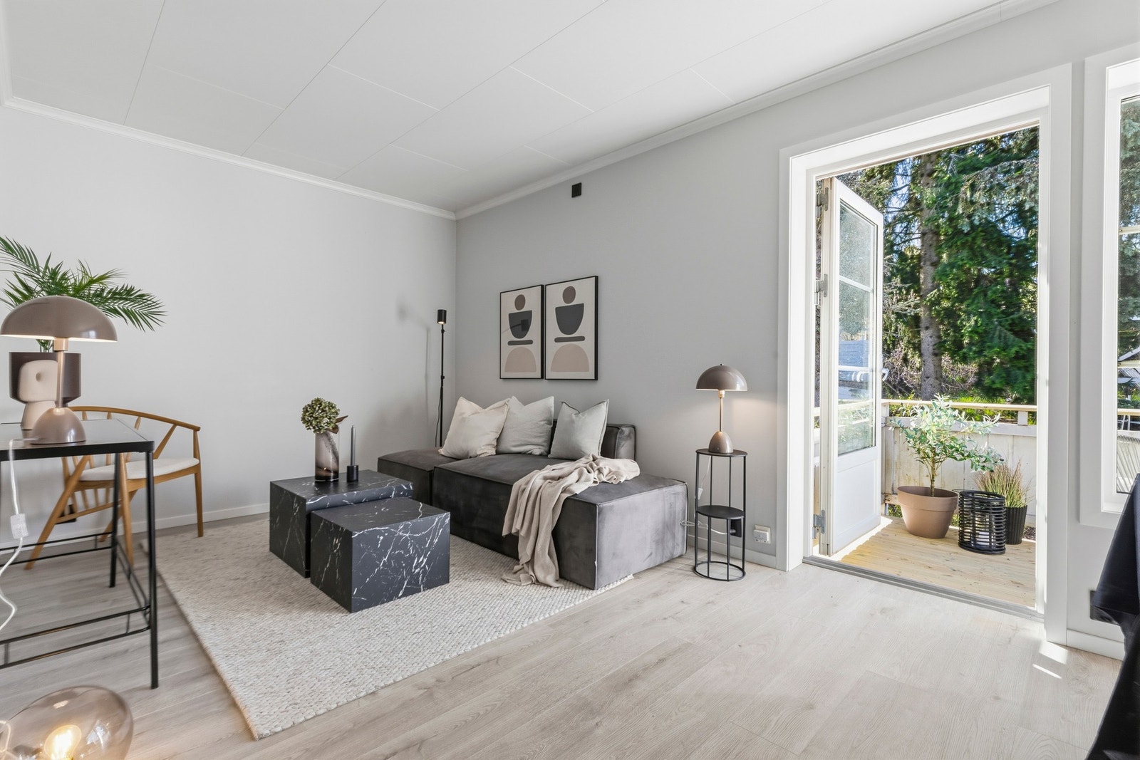 Leiligheten fremstår med tidsriktige og moderne material- og fargevalg. Galleribilde