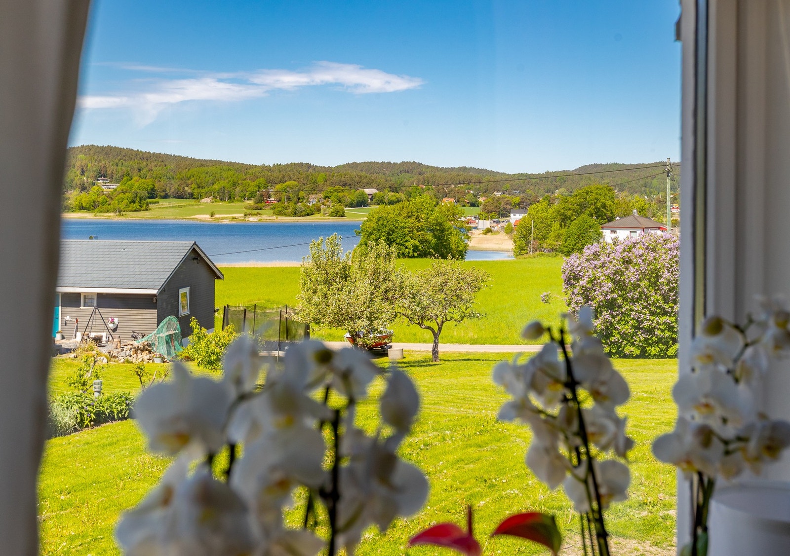 Hvor hyggelig er det ikke å se vannet huset sitt - også fra stuen? Galleribilde