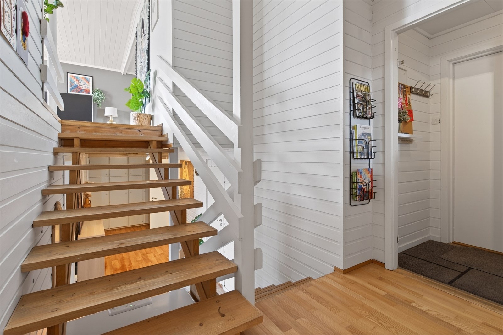 Fra trapp mot entré Galleribilde