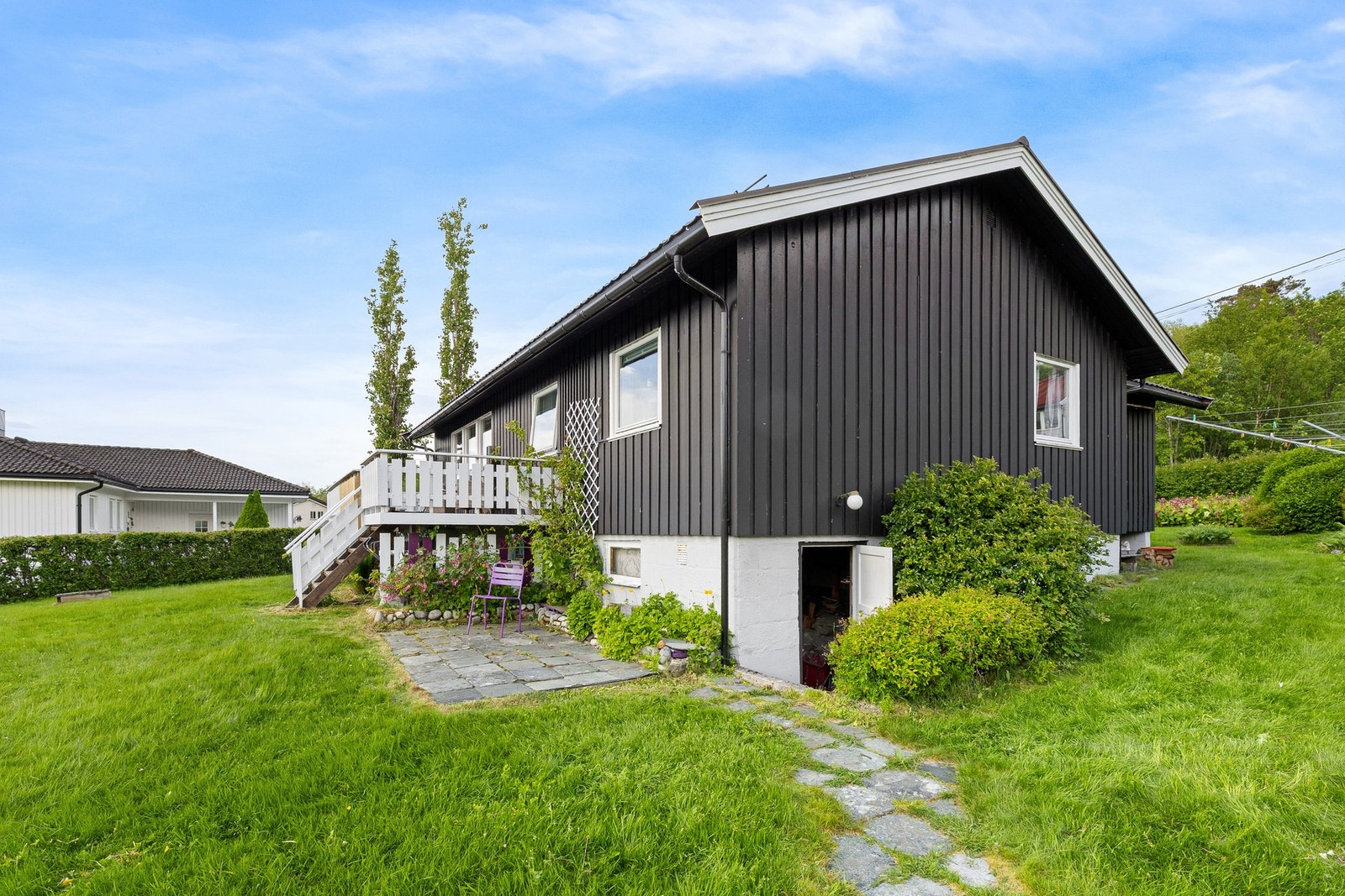 Kjelleren har separat adkomst Galleribilde