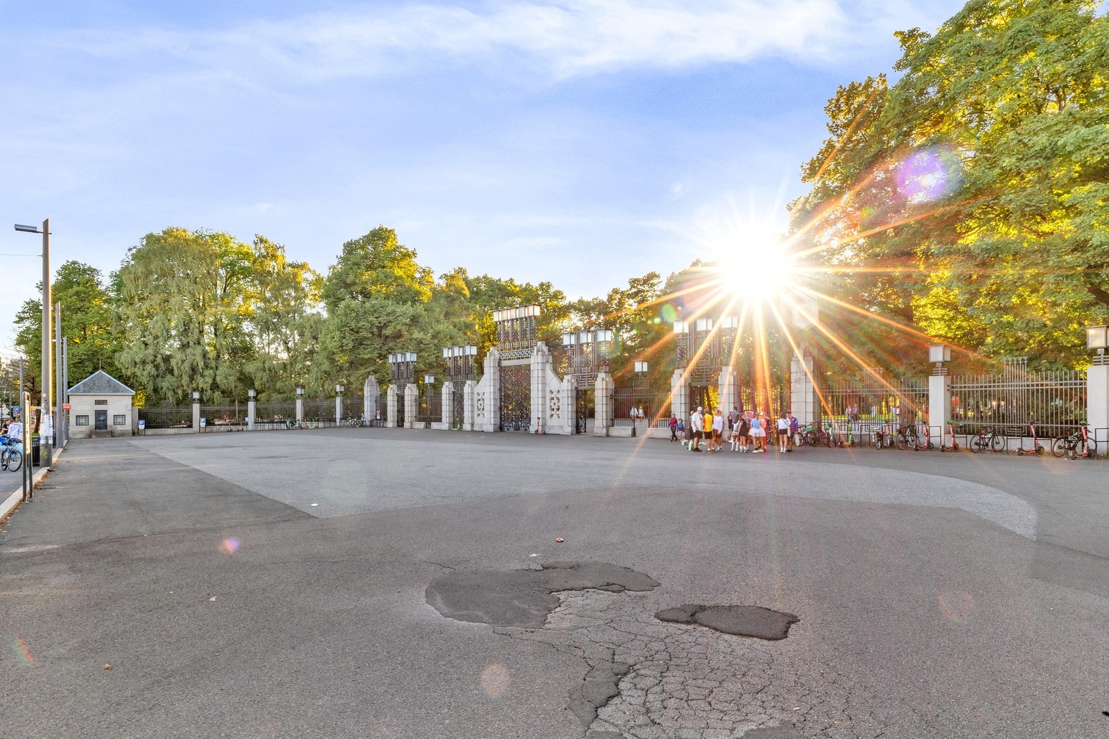 Her får du en perfekt kombinasjon av urbant byliv og rolige grøntområder, med nærhet til både Frognerparken og Stensparken, to av byens mest populære parker. Galleribilde
