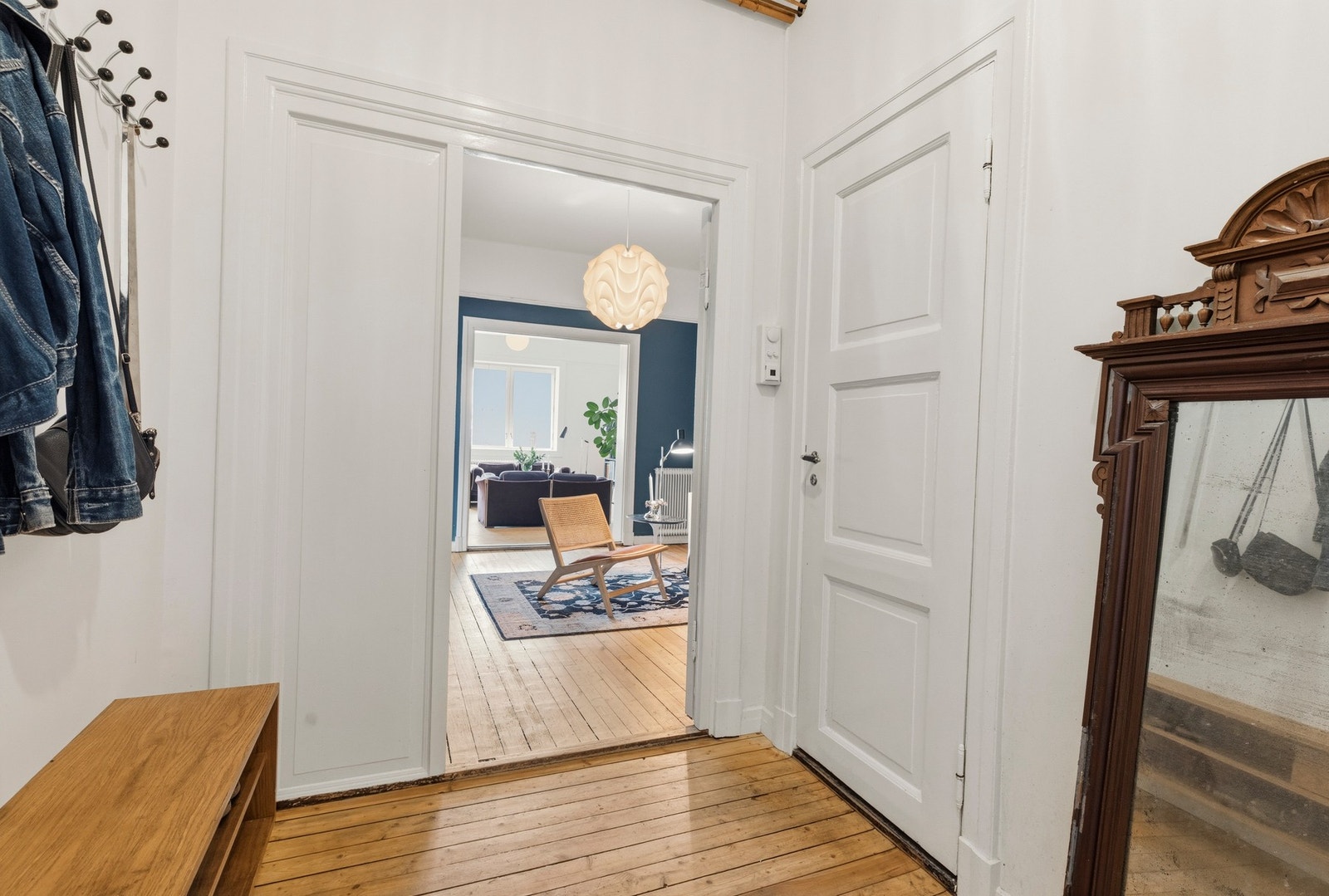 Fra entréen er det direkte adkomst til hovedbadet. Galleribilde