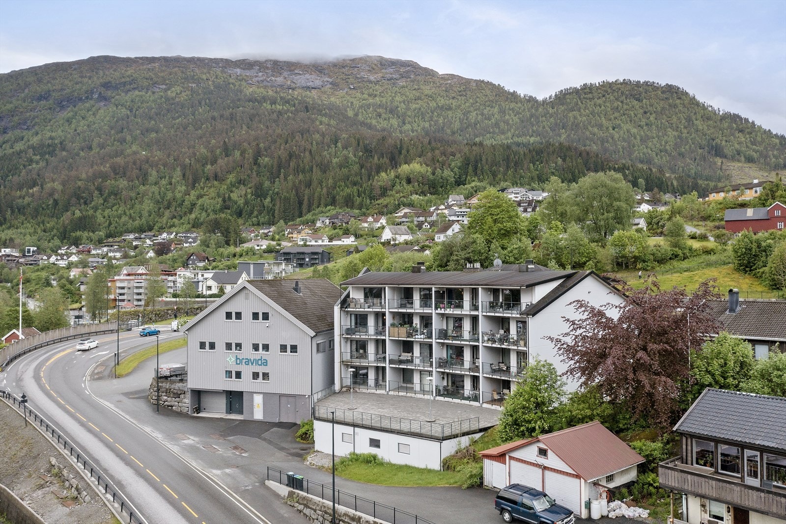 Kort veg til sentrum via gang- og sykkelsti. Galleribilde