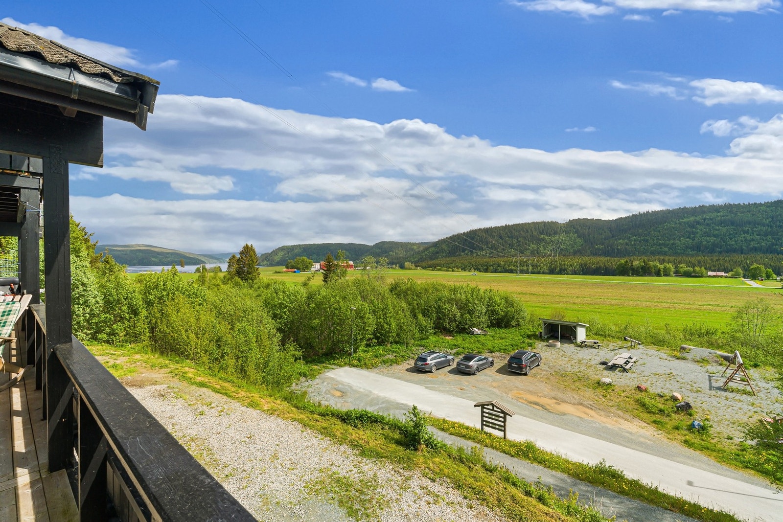 Naturlige og rolige omgivelser. Galleribilde