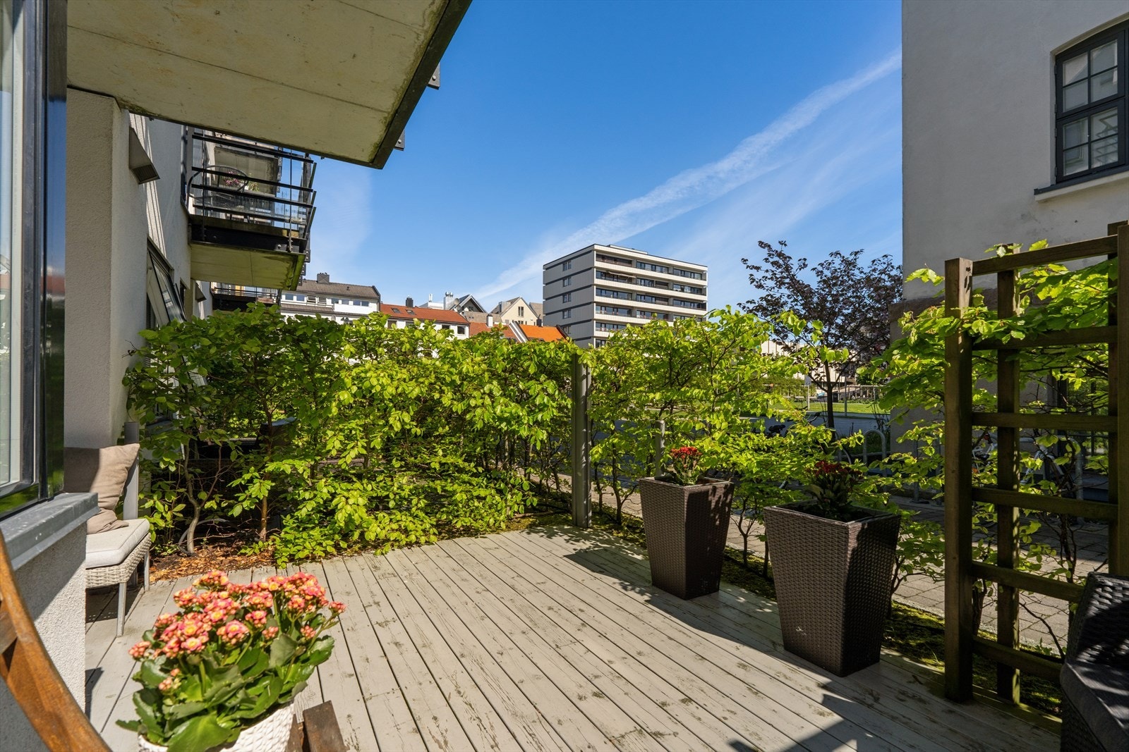 Leiligheten har en gjennomgående god standard fra byggeår 2016, med vannbåren gulvvarme og balansert ventilasjon. Galleribilde