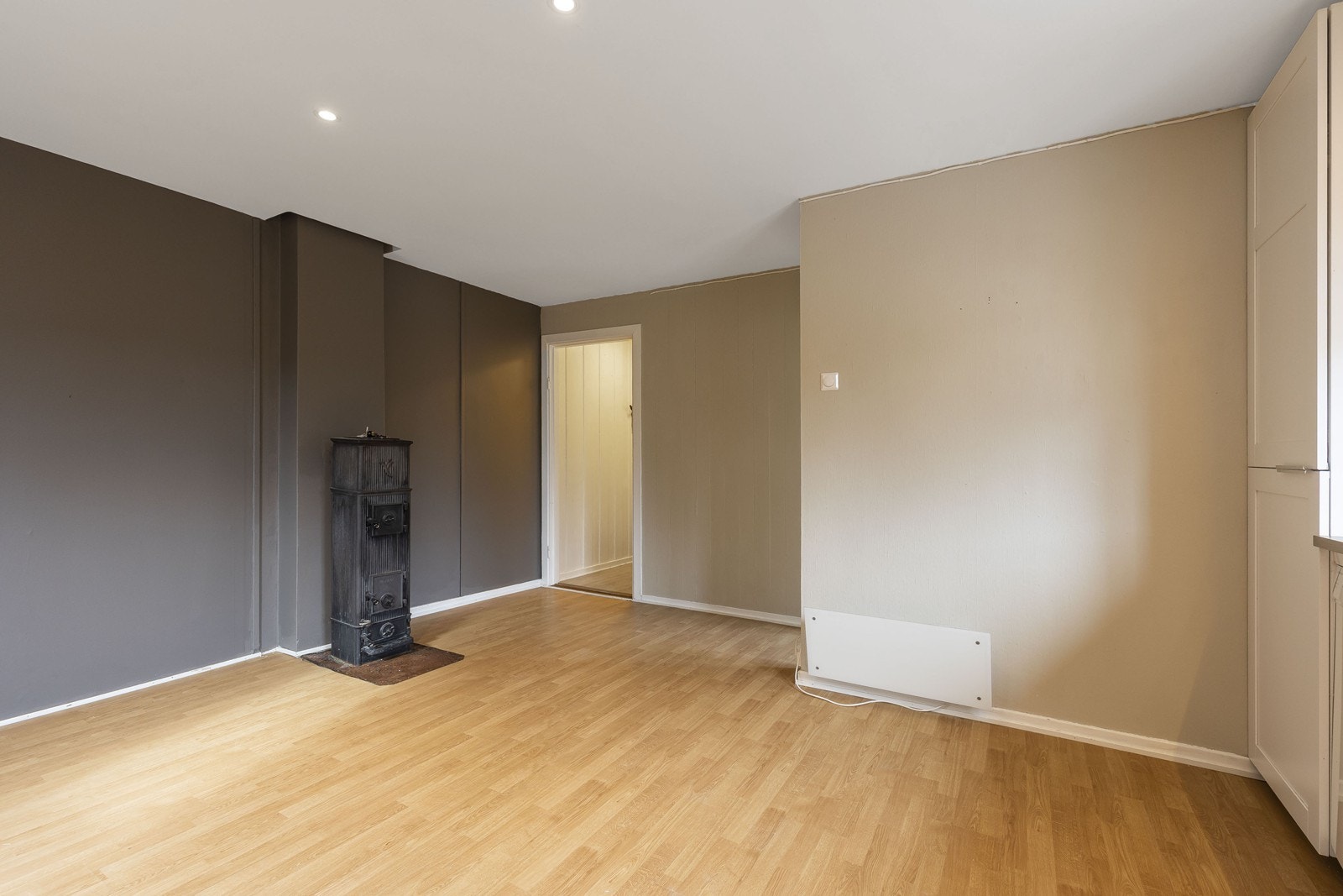 Stuen har downlights i himling. Galleribilde