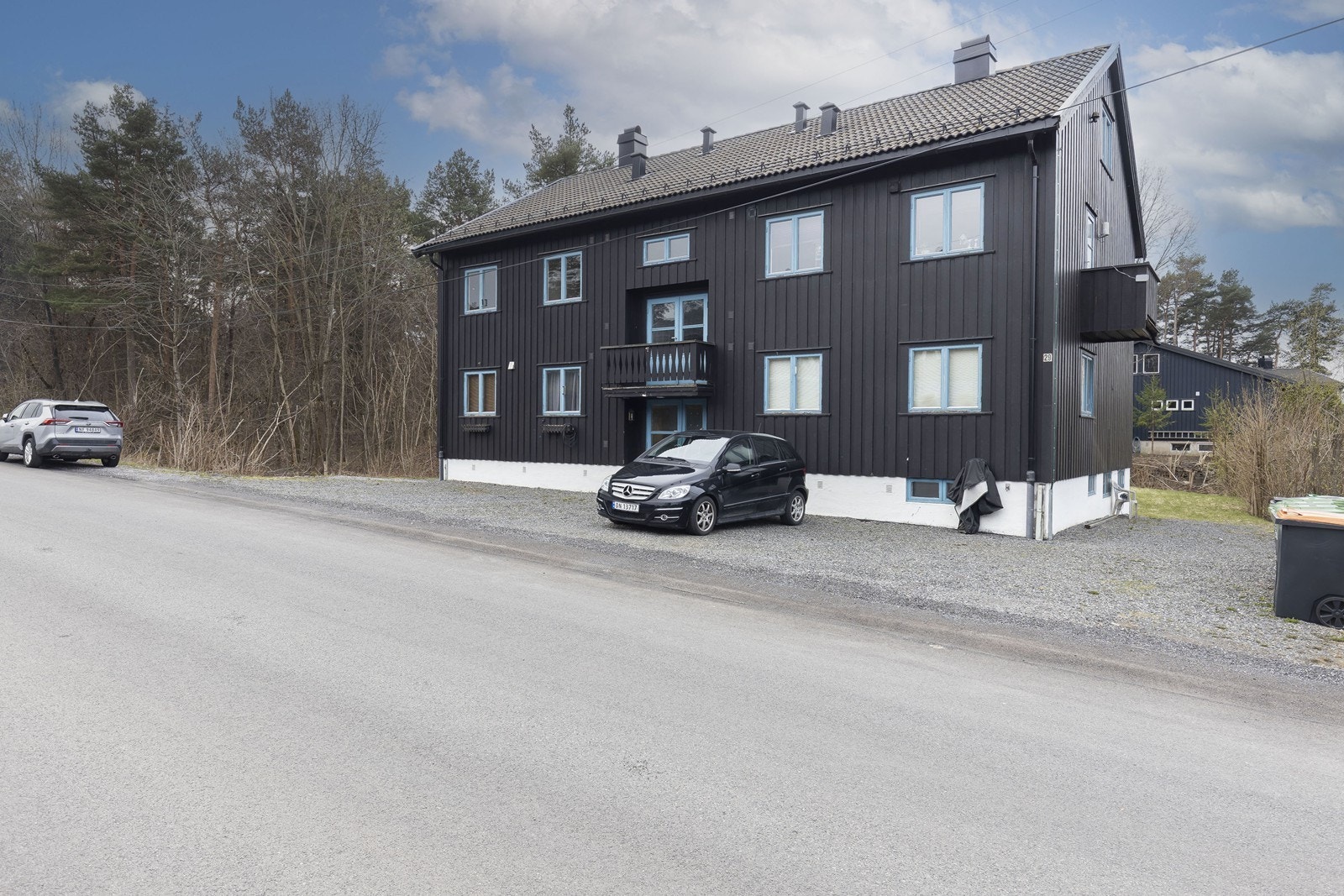 Gruset gårdsplass. Galleribilde
