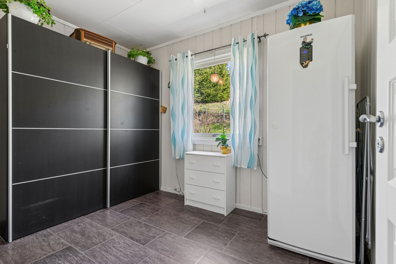 Det andre soverommet har også god plass og garderobeløsning. Galleribilde