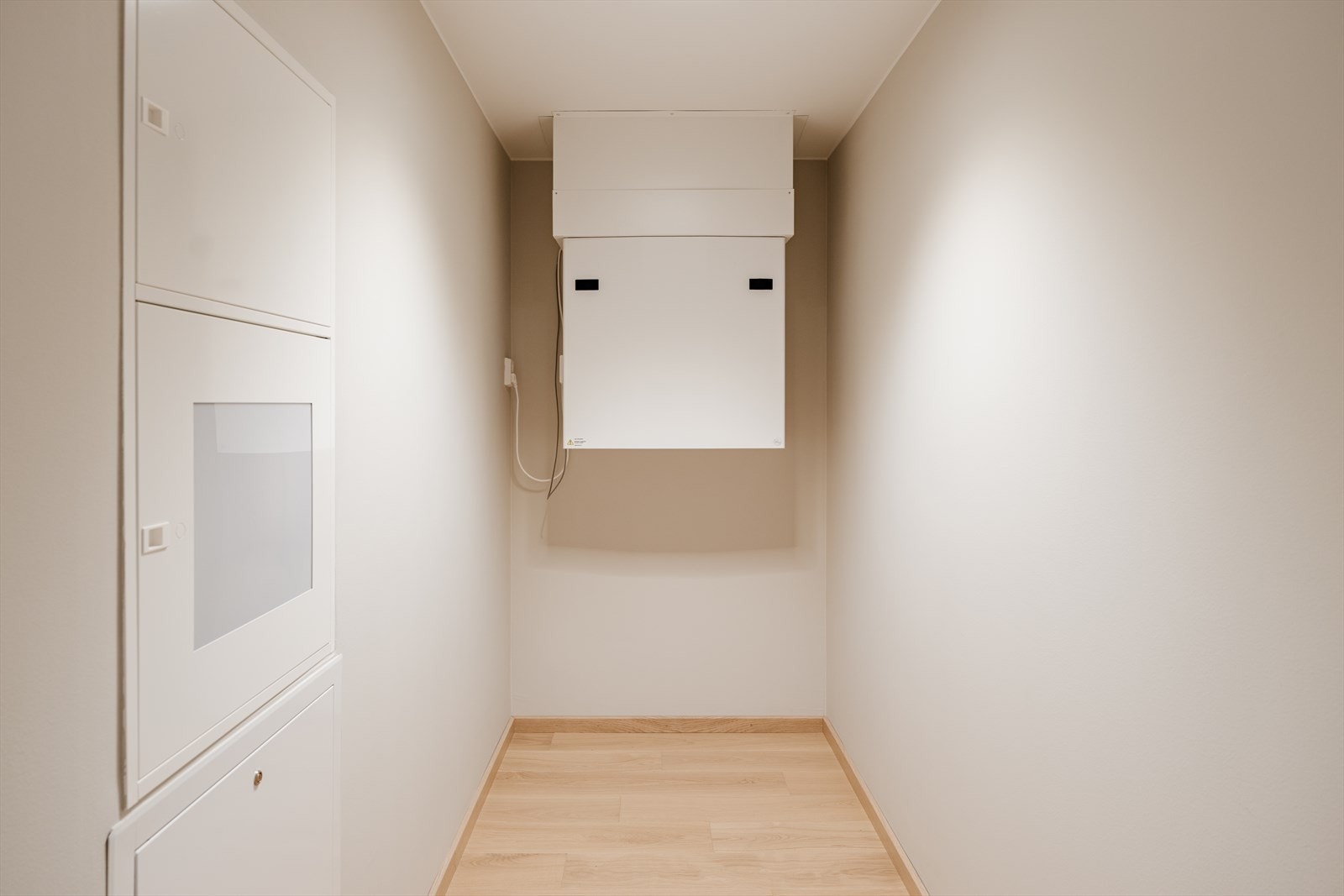 Praktisk innvendig bod med aggregat til balansert ventilasjon. Galleribilde