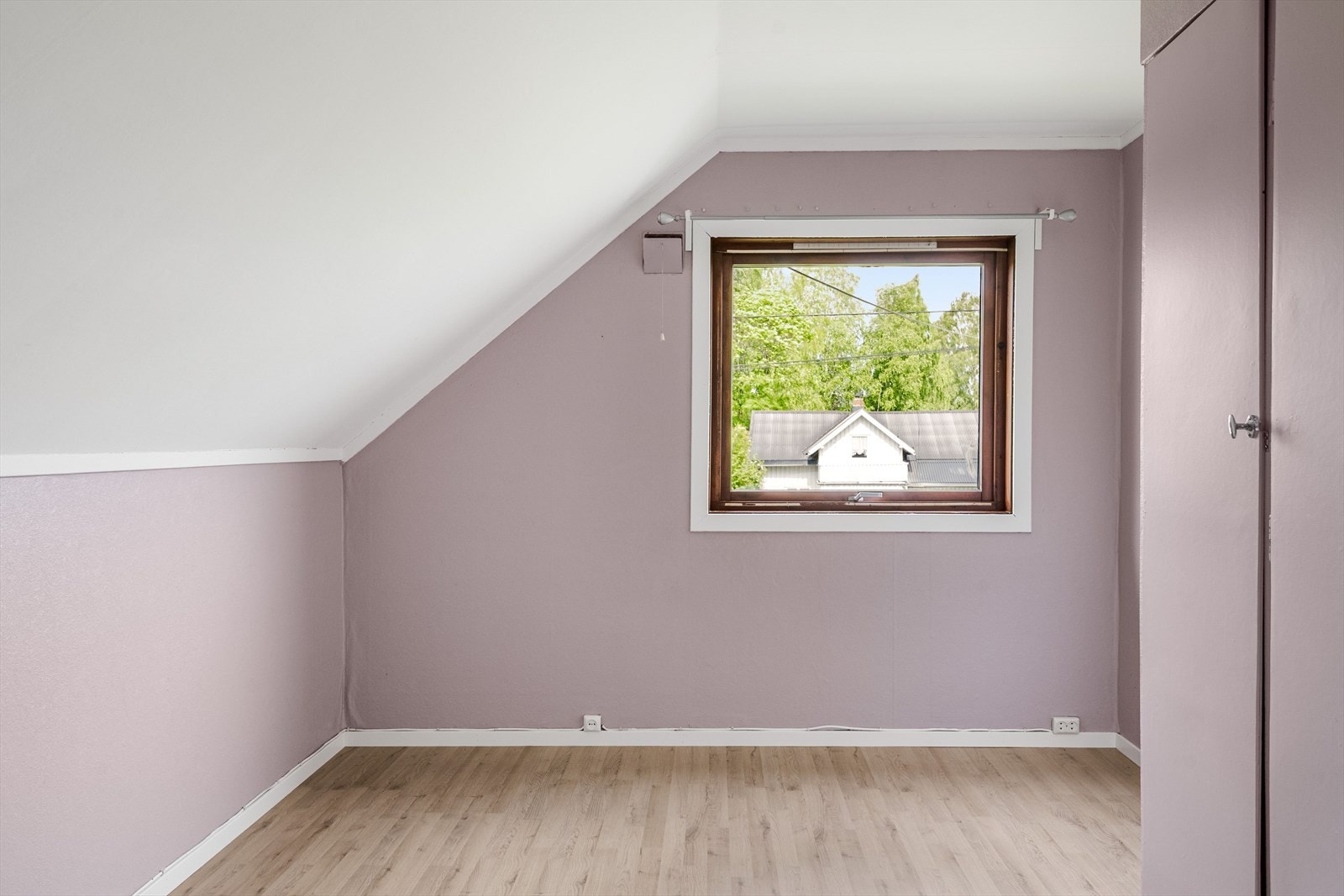I 2.etasje er det 2 soverom og bad. Galleribilde