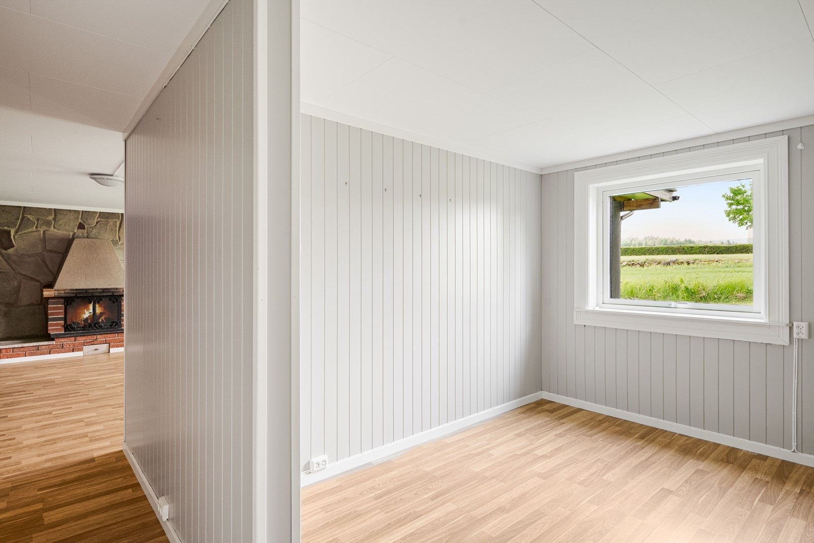 Kjelleren har flere rom, samt vaskerom, bad og boder. Galleribilde